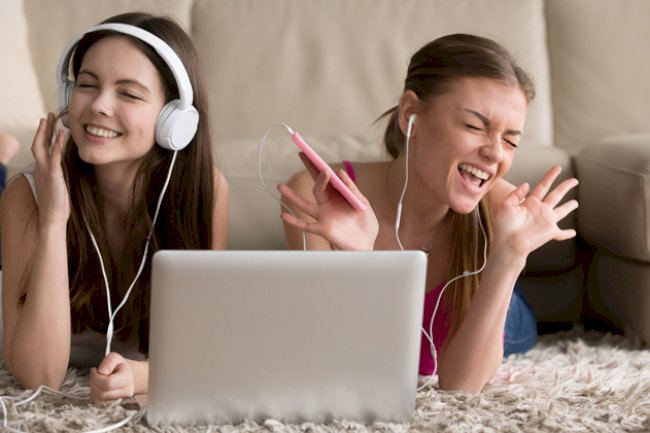 5 (good) reasons to practice English with music + exercises at the end